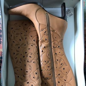 NEW-Fashion Boots size 8